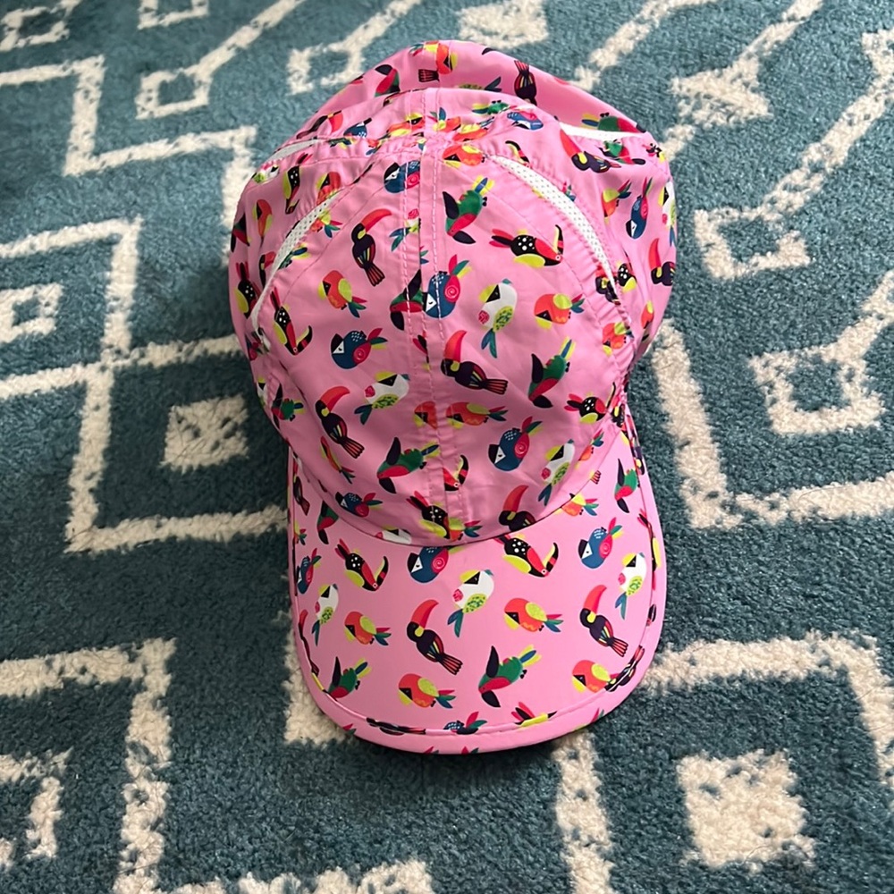 SPRINTS pink toucan running hat